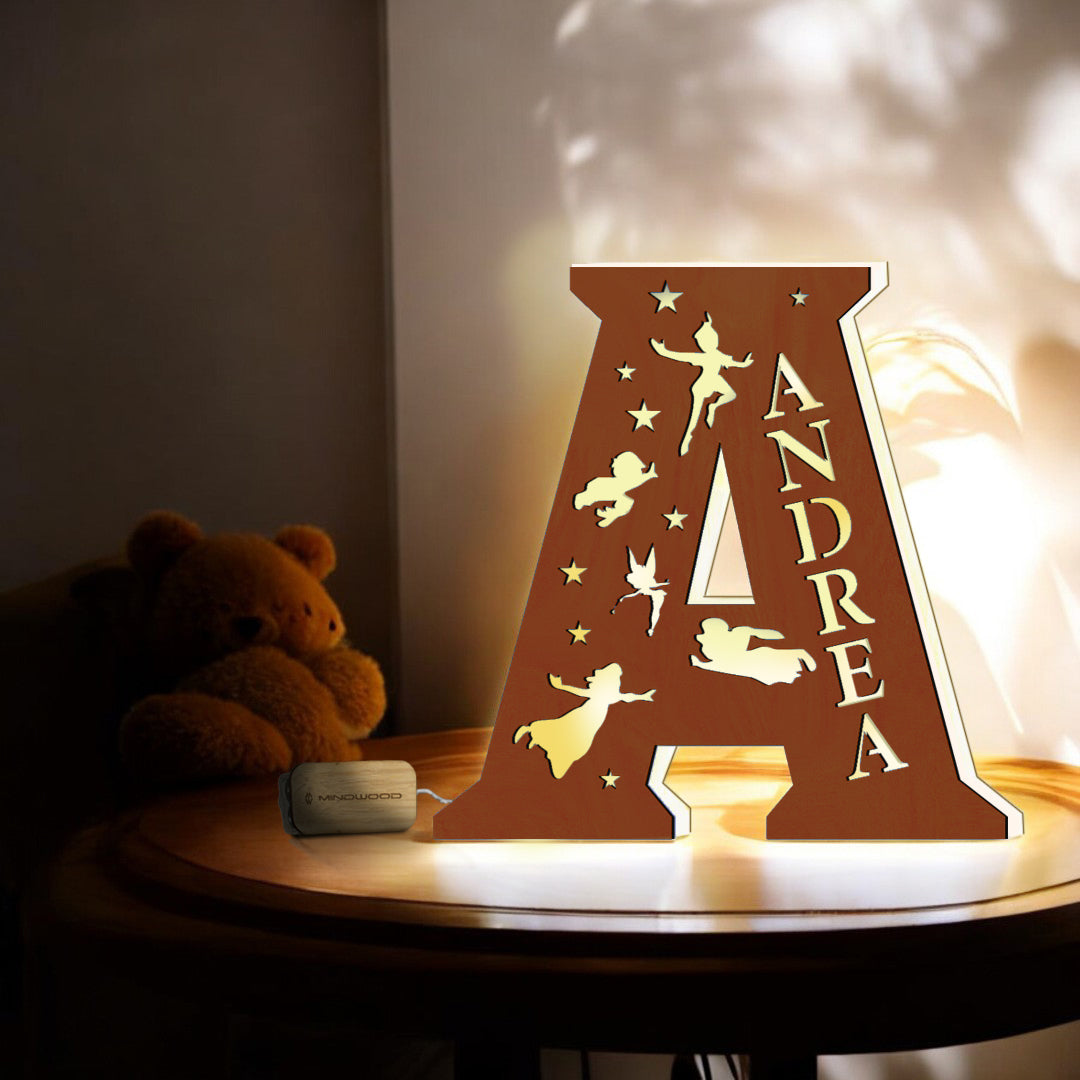 Lampada in legno personalizzata a forma di lettera con favole