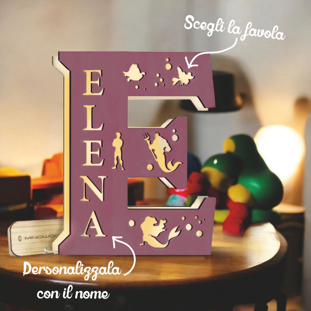 Lampada in legno personalizzata a forma di lettera con favole