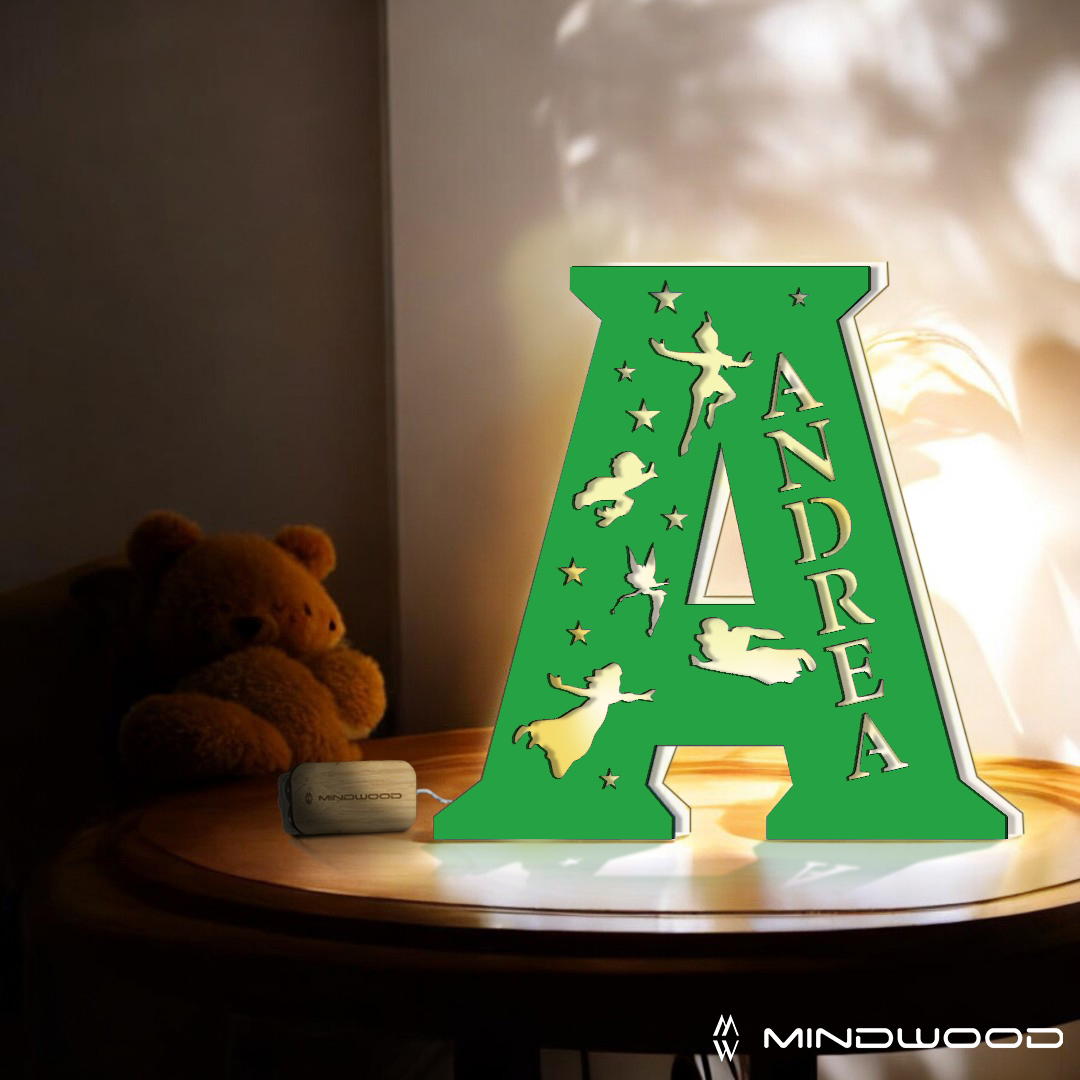 Lampada in legno personalizzata a forma di lettera con favole