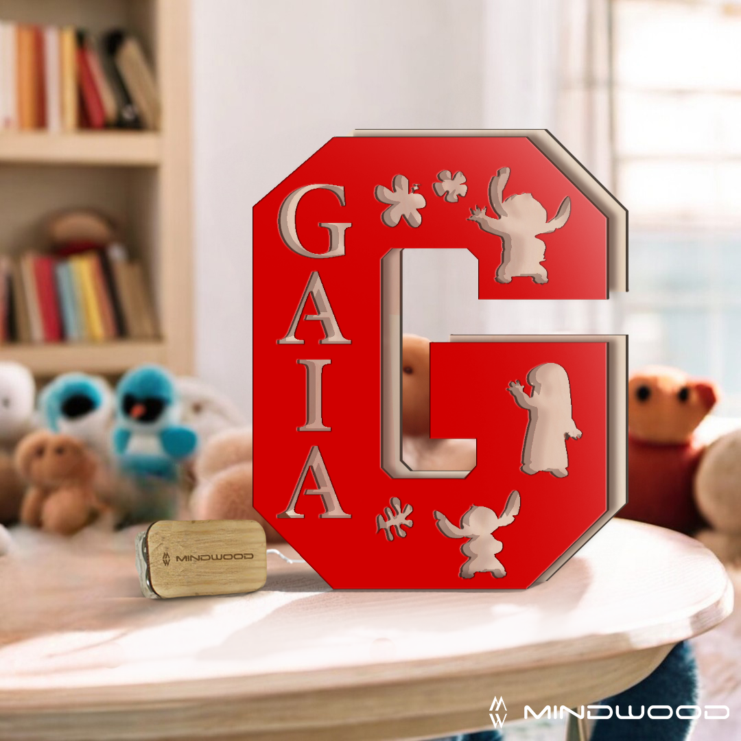 Lampada in legno personalizzata a forma di lettera con favole